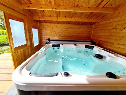 Abreschviller Ski Chalet | Gîte le Chalet Aura & jacuzzi