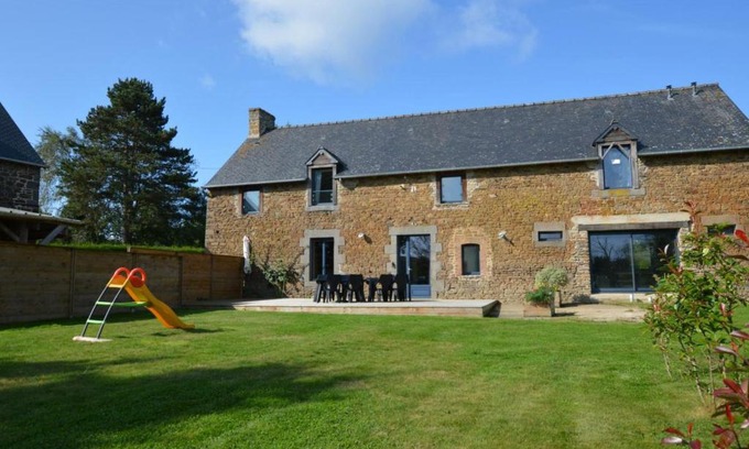 Plerguer House | Gîte Plerguer, 5 pièces, 8 personnes - FR-1-538-104