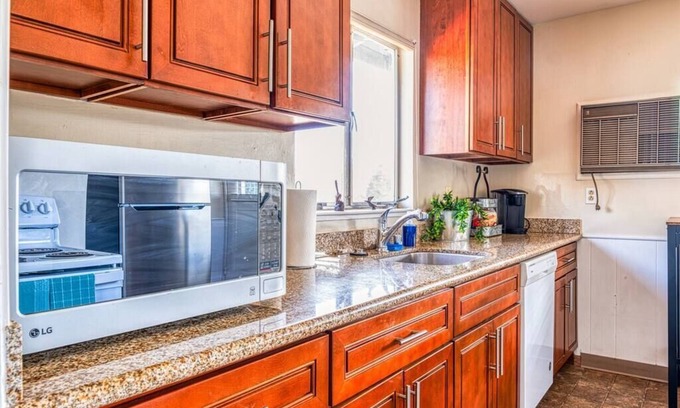 Walnut Creek House | G2G - 2 Min Walk To Downtown Walnut Creek |2BD 1BA