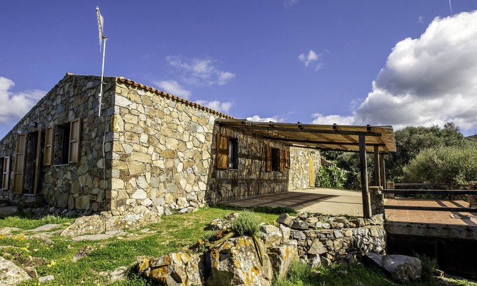 Trinita d'Agultu e Vignola House | Gallurese stazzu in the countryside with sea view above Li Feruli