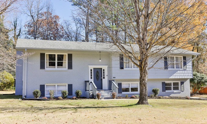 Anniston House | GAMEROOM Getaway! 4BR completely updated home with 2 King Beds and a sunroom!