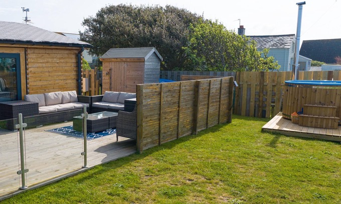 Rhosneigr Cabin | GARDD NAINEY, country holiday cottage, with open fire in Rhosneigr