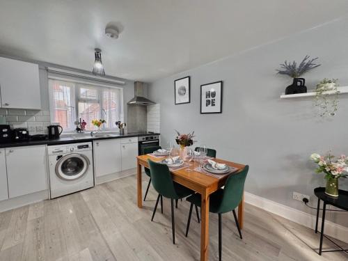 Tokyngton Apartment | Garden 1-Bed Flat 30min to Downtown & Free Parking