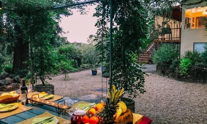 Deer Park Cottage | GARDEN COTTAGE OVERLOOKING VINEYARDS AND FOREST