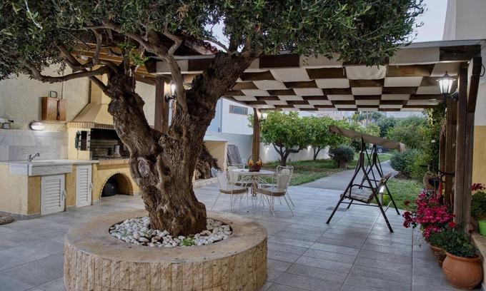 Prasas Apartment | Garden House by Estia