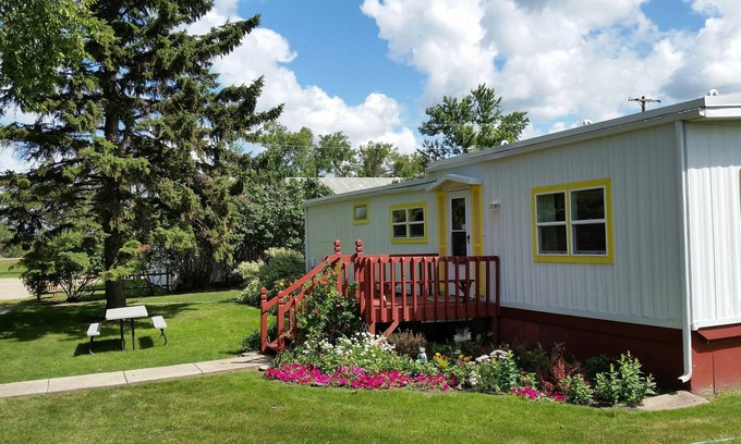 Carrington House | Garden Lodging In A Peaceful Country Farm Setting ~ "Longspur" House