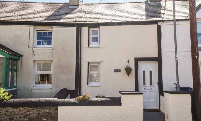 Llanddeusant Cottage | GARNEDD, pet friendly, character holiday cottage in Llanfaethlu
