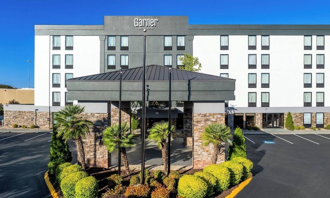 Augusta Hotel | Garner Hotel August West by IHG