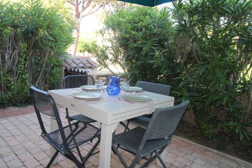 Gassin Apartment | Gasjoly - Golfe de St-Tropez Studio avec cabine climatisé pour 4 personnes