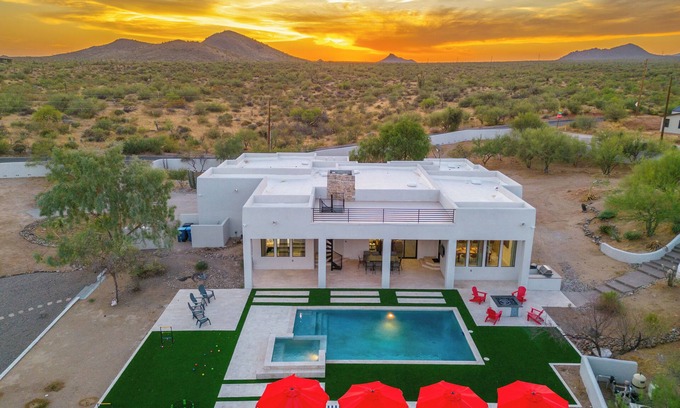 Pinnacle Peak House | Gated Estate Near Troon N. Pool, Hot-tub, Pickleball, Frisbee Golf, Bar & Arcade