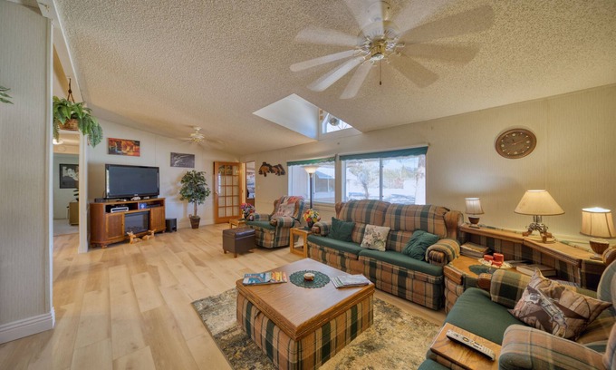 Pahrump House | Gateway to Death Valley-50 meg WI-FI