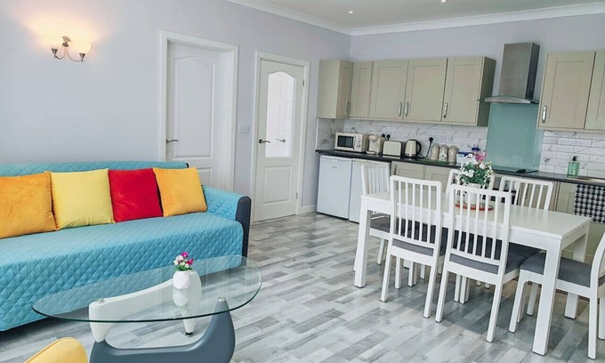 Port Talbot House | Step Free Bungalow/Close To The Beach