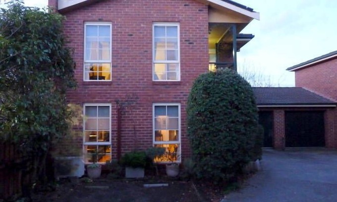 Geelong House | Geelong CBD Sea Wolf Cottage by the Bay
