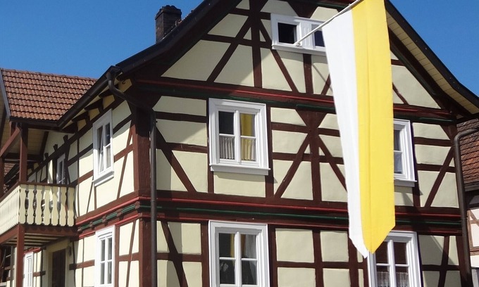 Schoenau an der Brend Apartment | Gemütliche Fewo im Fachwerkhaus mit Kachelofen, Direkt am Radweg