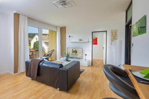Bad Driburg Apartment | Gemütliche Fewo 1-3 Personen Balkon, Küche, Badewanne, Smart TV, Arbeitsplatz