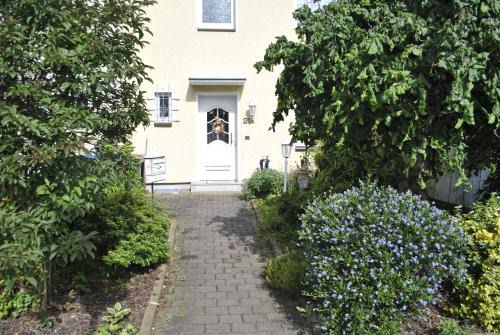 Rath-Heumar Apartment | gemütliche Zimmer im Einfamilienhaus