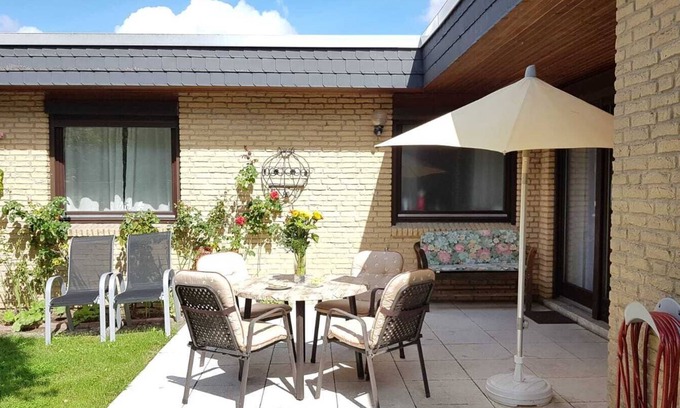 Bad Schwartau House | Gemütlicher Bungalow, Haus mit Garten Ostsee-nah