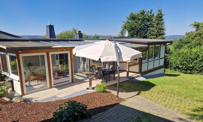 Meschede House | Gemütliches Ferienhaus am Hennesee mit Terrasse und Ausblick in die Natur