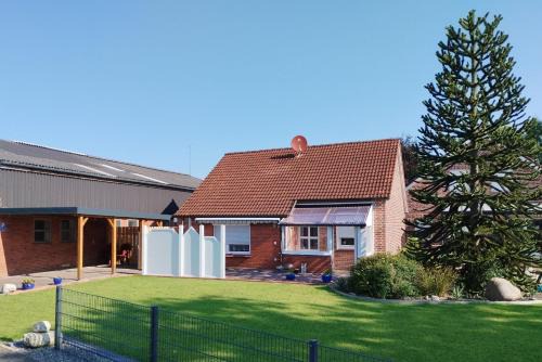 Weener Apartment | Gemütliches Ferienhaus Lütje Huske mit Garten, 25666