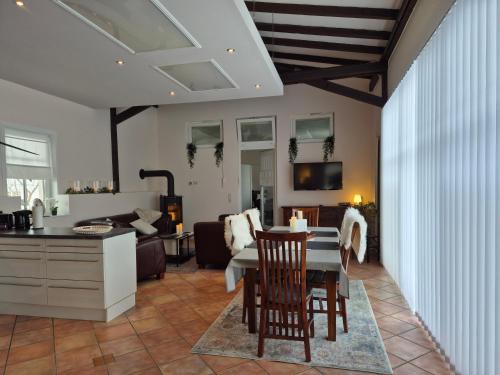 Kalenborn Apartment | Gemütliches Loft mit Terrasse im ehemaligen Bahnhof Kalenborn