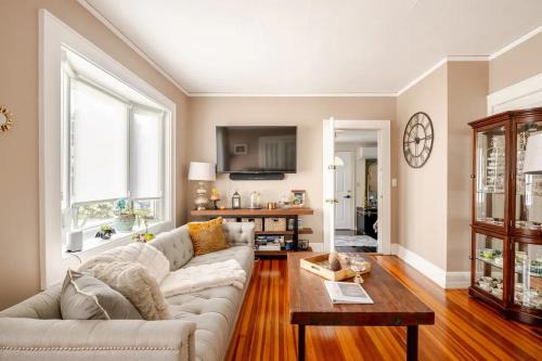 Stamford Villa | Gem by the water with firepit & all fenced backyard 2 Bedrooms