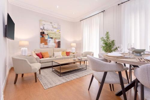 Centro Comercial Apartment | Genteel Home Manuel de Sandoval