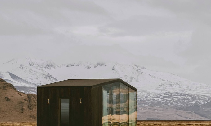 Storidalur Ski Chalet | Georg luxury lodge facing Seljalandsfoss with private spa, sauna & glass roof