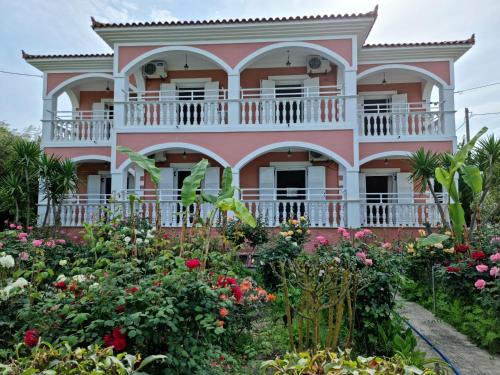 Porto Koukla Apartment | George & Sofia Studios