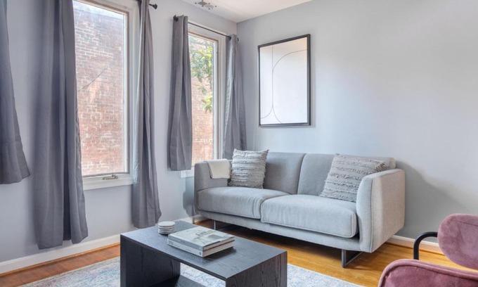 Georgetown Apartment | Georgetown 2br w wd nr Embassy Row nightlife WDC-705