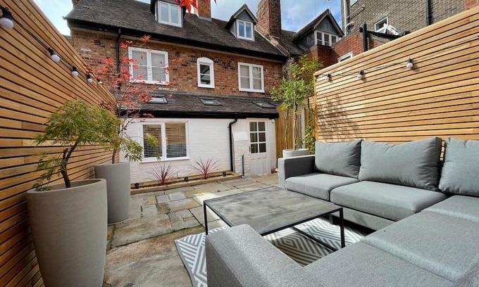 Shrewsbury House | Georgian 3 bed house in historic town centre