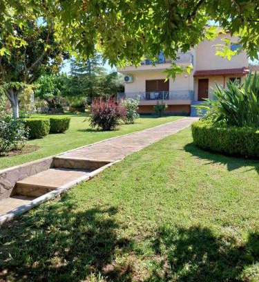 Aigialeia Apartment | Georgias paradise villa and Garden