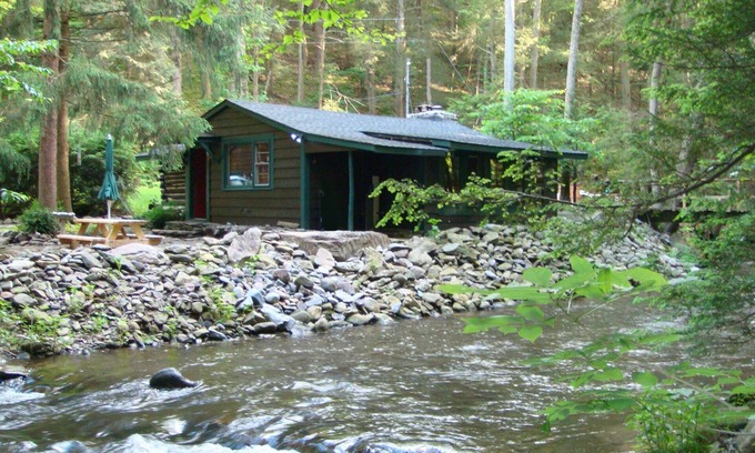 Stroudsburg Cabin | Get cozy at Big Al's Poconos Creek House - Wireless DSL & Trout!