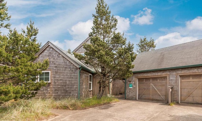 Shorepine Village House | Getaway