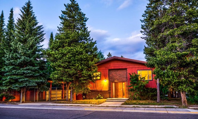 West Yellowstone House | Geyser Getaway