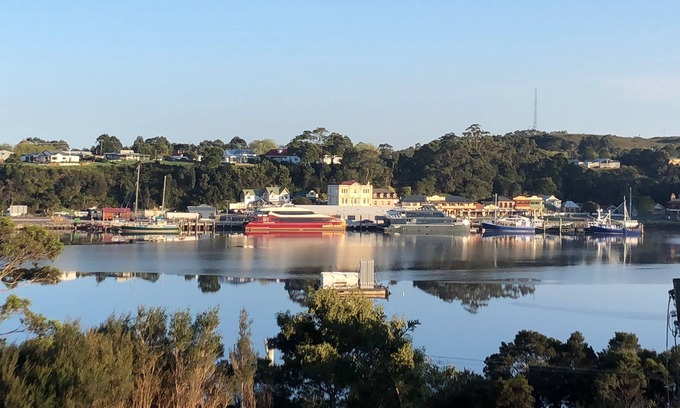 Strahan Apartment | GG gateway to the Gordon