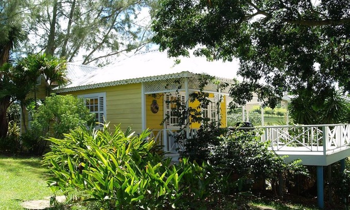 Merlin Bay Cottage | Gingerbread Cottage 2 bed with pool, seaviews, Nr Holetown St. James