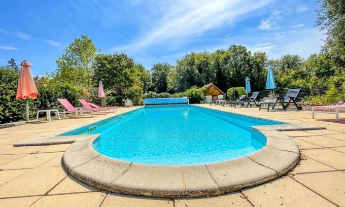 Martel Bed & Breakfast | Gite 06-Les Glycines with pool & jacuzzi-5 pers