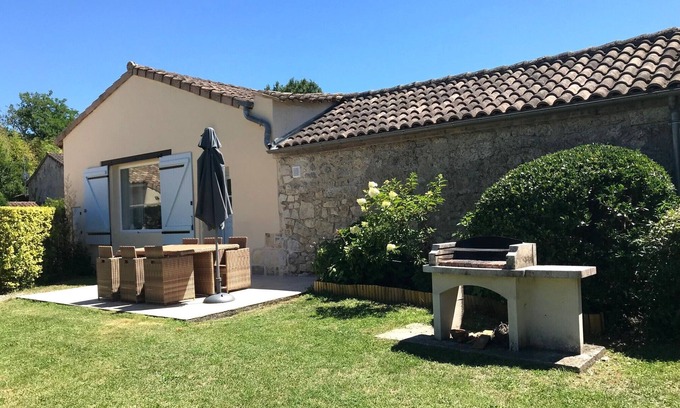 Civrac-de-Blaye House | Gîte 30 minutes from Bordeaux, set in wooded grounds with swimming pool