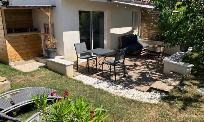 Saint-Andeol-le-Chateau House | Gite BamBou avec piscine