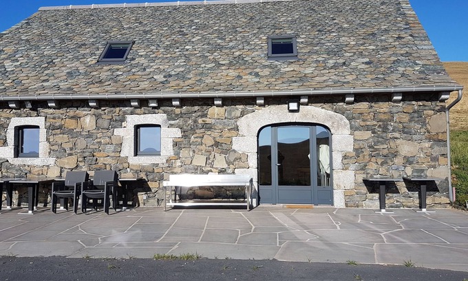 Alpuech House | Gite: Buron Isolé Proche de Laguiole -aubrac-aveyron