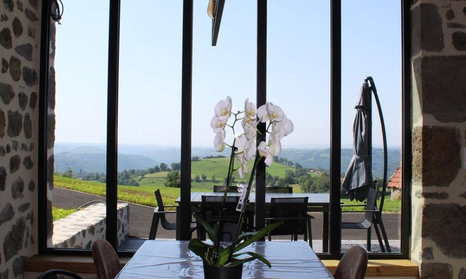 Carlat Cottage | Gite Carlat, 2 bedrooms, 5 persons