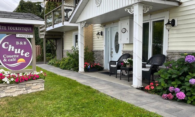 Notre-Dame-du-Portage Bed & Breakfast | Gite Chute Couette Cafe