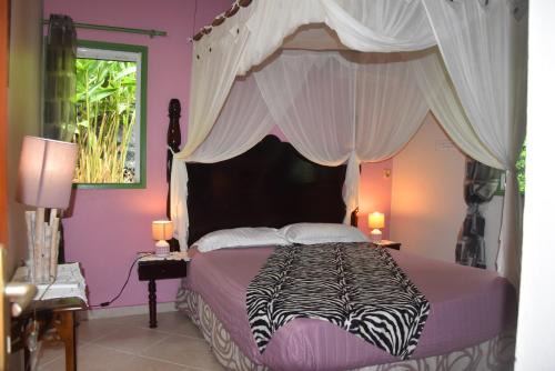 Le Moule House | Gite d'arles Bungalow "La Rose"