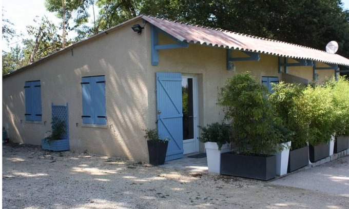 Laree House | Gîte 'Gite Iago' with Private Terrace, Shared Garden and Wi-Fi