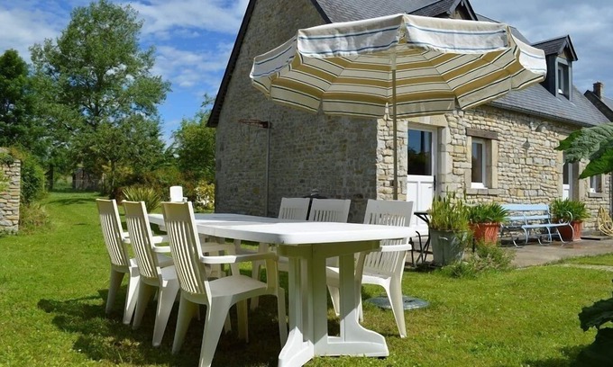 Audouville-la-Hubert House | Gîte in a garden neer the see.