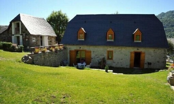 Aucun Cottage | Gite in bigourdane barn in the village d`Aucun