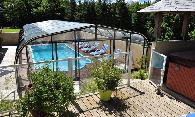 Plogonnec House | Gîte in Lopéau 4/6 people with swimming pool/spa, near the sea, tourist activities