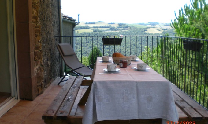 Martrin House | Gite in renovated barn, PMR access, in the heart of nature, hiking, cycling.