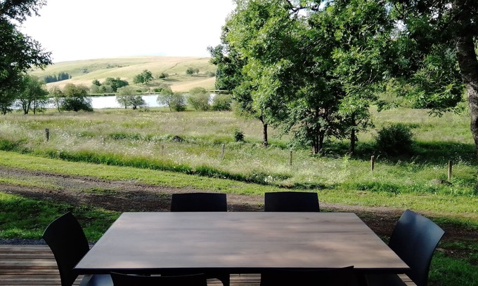 Montgreleix Cottage | Gîte in the heart of nature, swimming pool, lake
