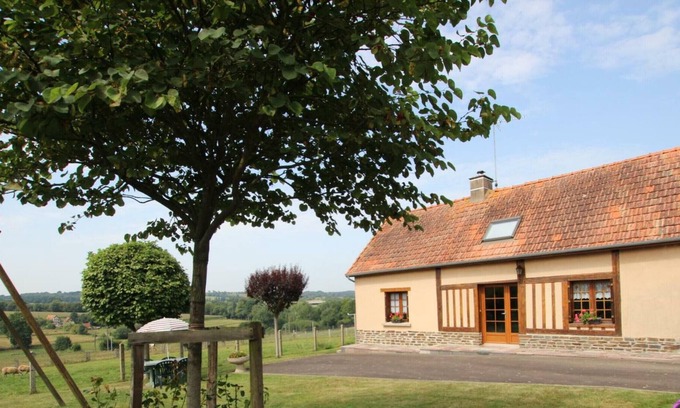 Isigny-le-Buat House | Gite Isigny-le-Buat, 2 bedrooms, 5 persons
